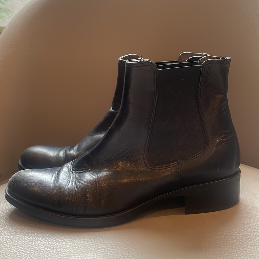 Womens Stylish Black Chelsea Boot